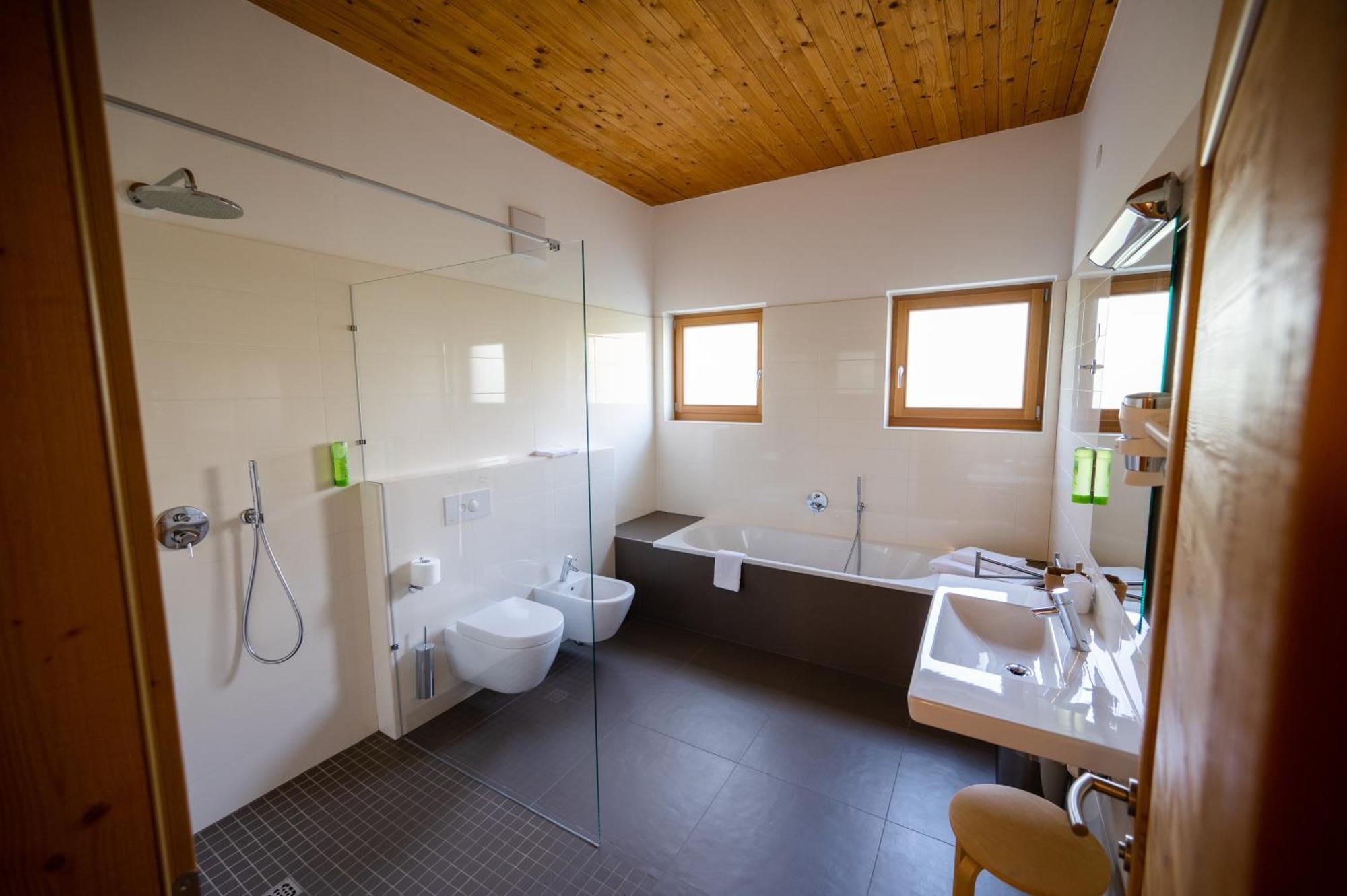 Garni Tuttotondo Hotel Levico Terme Ruang foto