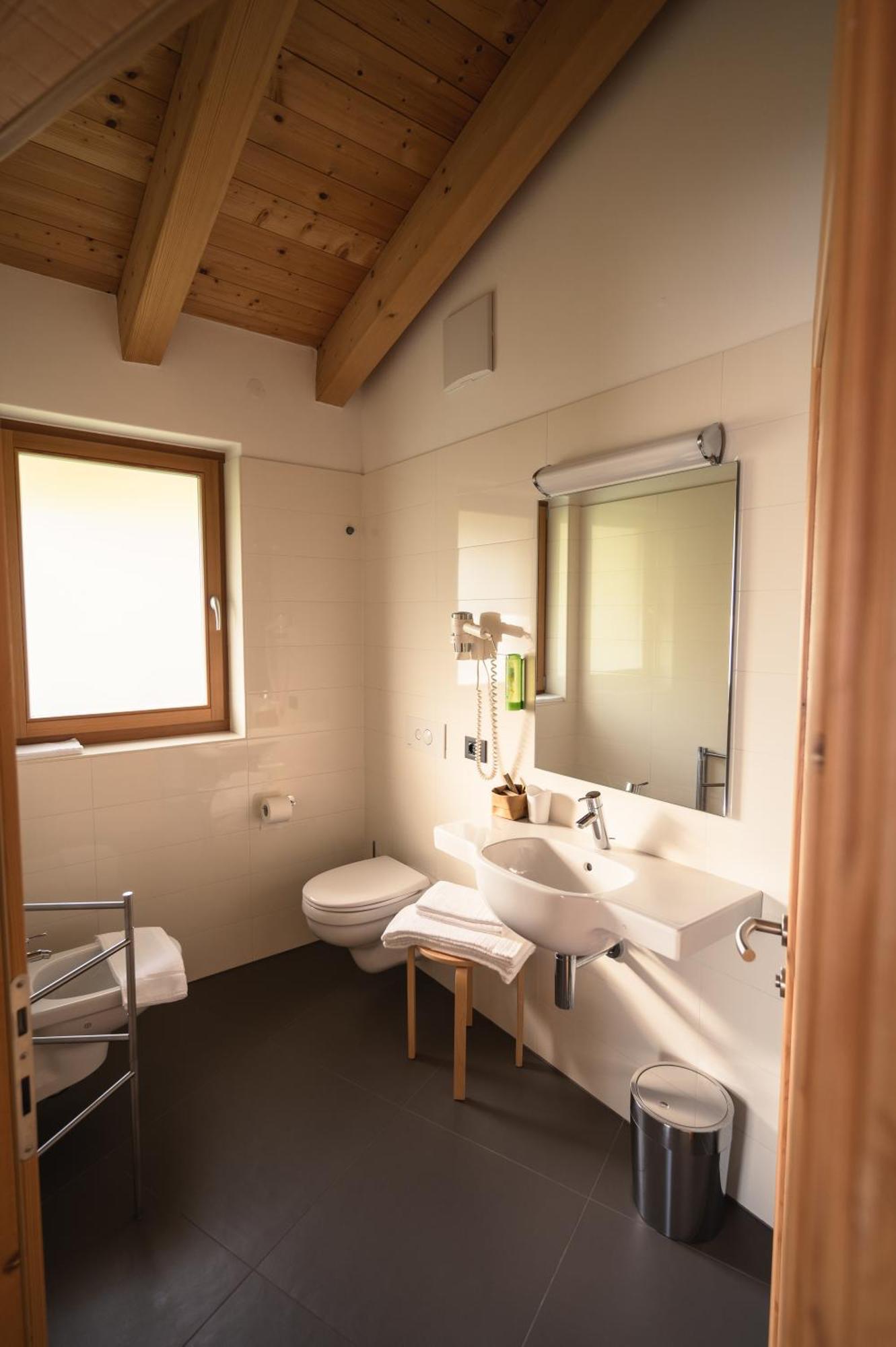 Garni Tuttotondo Hotel Levico Terme Ruang foto